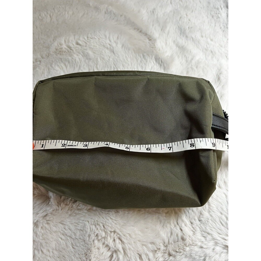 True Religion Small Green Travel Bag Toiletry Cosmetic Case EUC Men Unisex - Picture 6 of 8